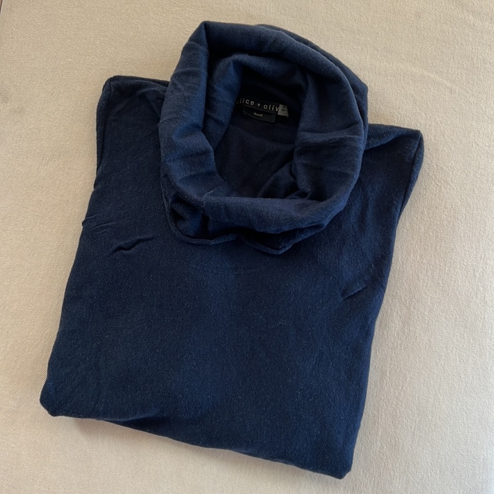 Alice + Olivia Light Sweater - Navy - Picture 3 of 11